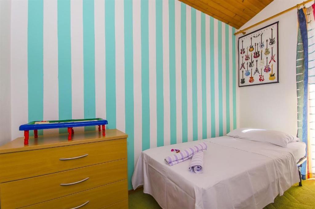 טרוגיר Three Bedroom Apartment With Amazing Sea View מראה חיצוני תמונה