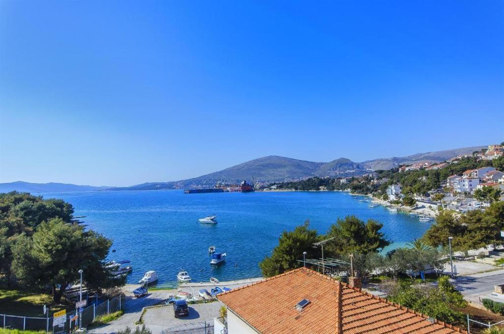 טרוגיר Three Bedroom Apartment With Amazing Sea View מראה חיצוני תמונה